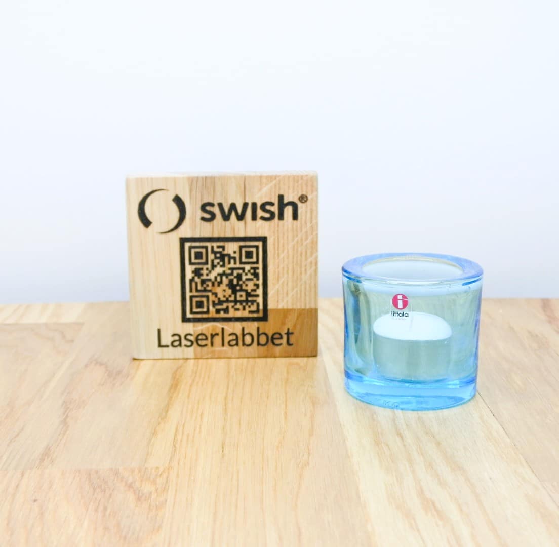 Swish QR-skylt i ek – liten betalningsskylt 10x10 cm - Bild 2