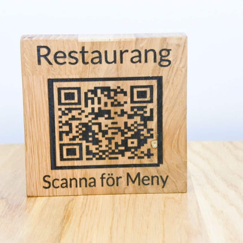 QR-meny skylt i ek – café & restaurang beställningsskylt 10x10 cm