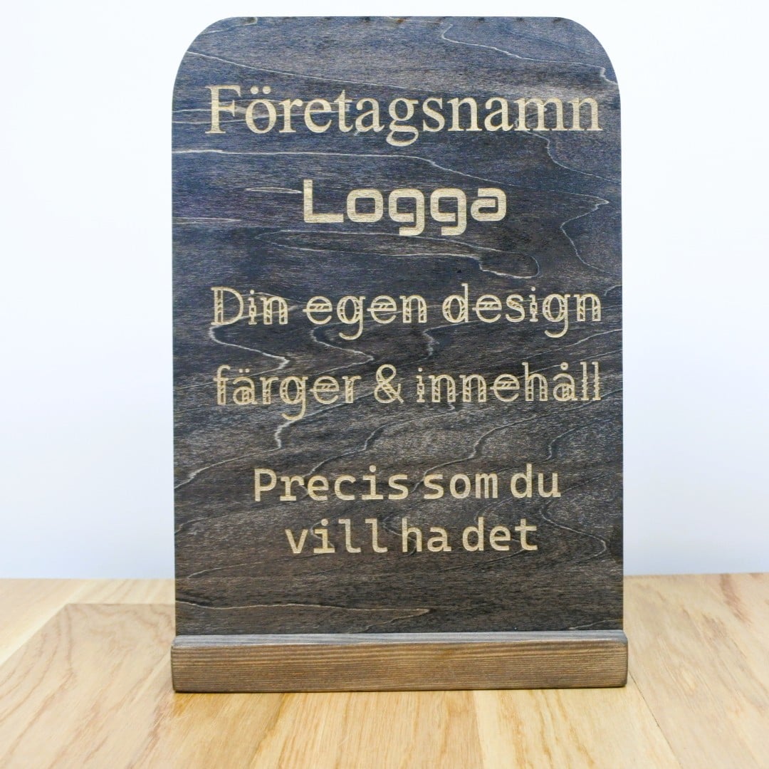 Personlig QR-skylt i plywood med fot större – skapa egen design